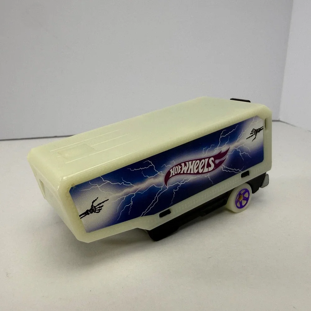 Hot Wheels Haulin Heat Trailer 2012 Glow in the Dark Lightning Track Star